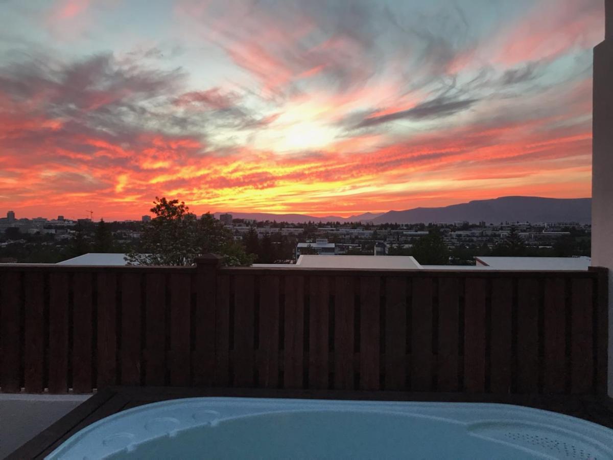 Iceland Sjf Villa, Hot Tub & Outdoor Sauna Amazing Mountains And City View Over ريكيافيك المظهر الخارجي الصورة