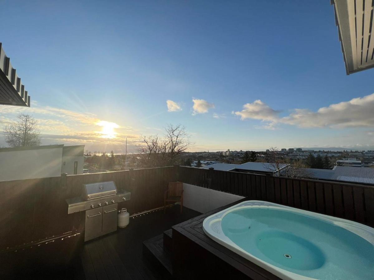 Iceland Sjf Villa, Hot Tub & Outdoor Sauna Amazing Mountains And City View Over ريكيافيك المظهر الخارجي الصورة
