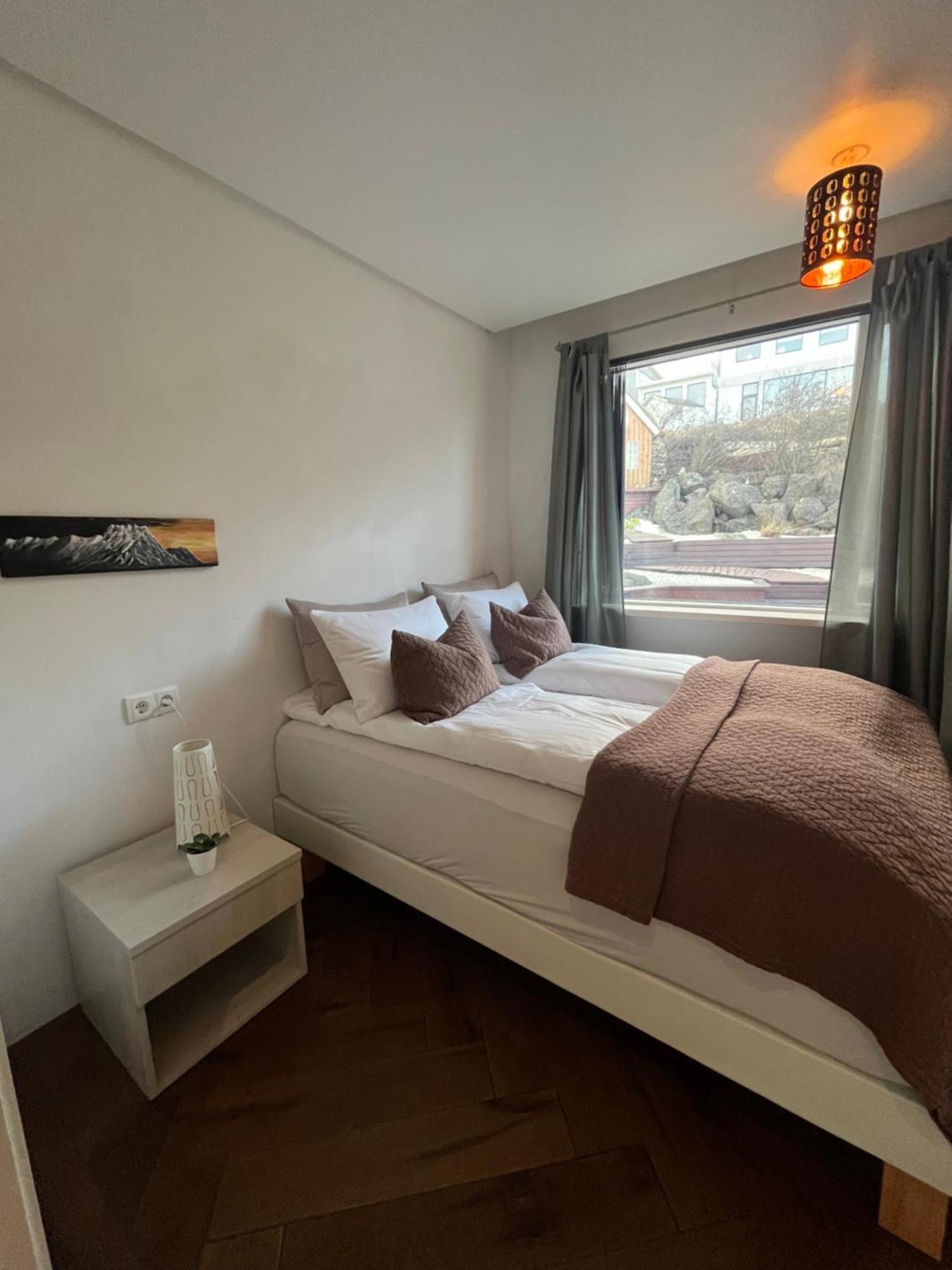 Iceland Sjf Villa, Hot Tub & Outdoor Sauna Amazing Mountains And City View Over ريكيافيك المظهر الخارجي الصورة