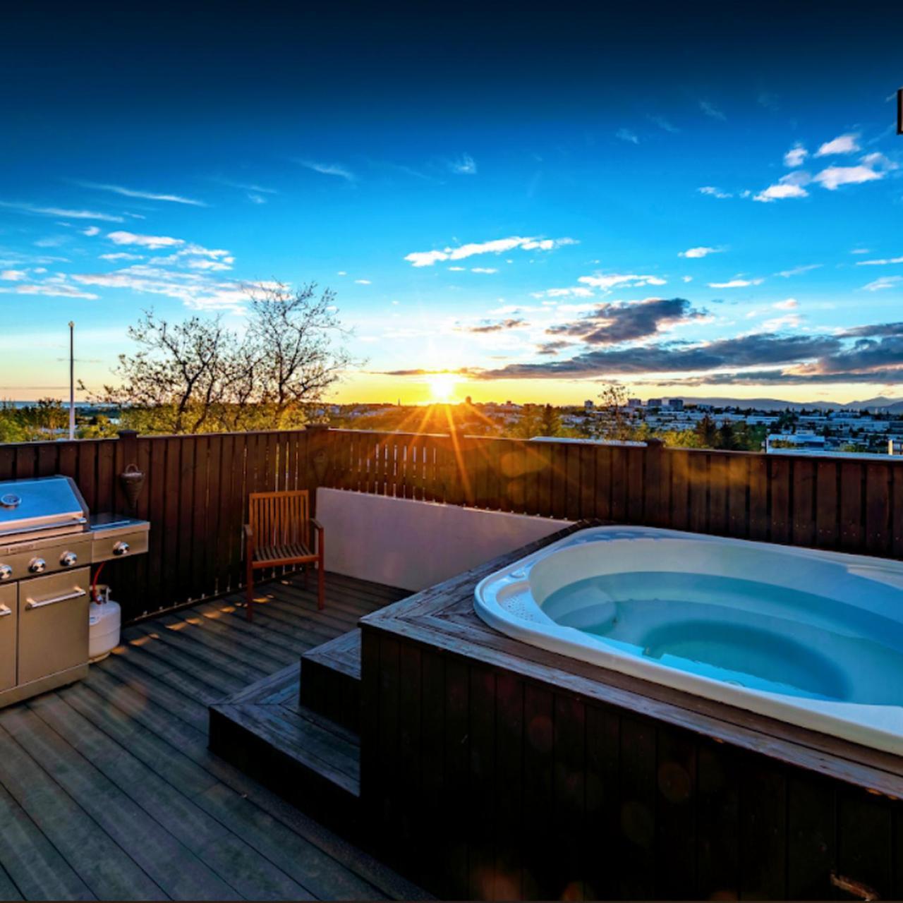 Iceland Sjf Villa, Hot Tub & Outdoor Sauna Amazing Mountains And City View Over ريكيافيك المظهر الخارجي الصورة